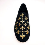 Load image into Gallery viewer, LIRIO CRUZADO (MS20) - Mocassino in Camoscio Nero Ricamo Giglio in Oro Forma Lunga
