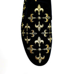 Load image into Gallery viewer, LIRIO CRUZADO (MS20) - Mocassino in Camoscio Nero Ricamo Giglio in Oro Forma Lunga
