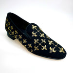 Load image into Gallery viewer, LIRIO CRUZADO (MS20) - Mocassino in Camoscio Nero Ricamo Giglio in Oro Forma Lunga
