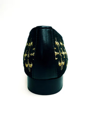 Load image into Gallery viewer, LIRIO CRUZADO (MS20) - Mocassino in Camoscio Nero Ricamo Giglio in Oro Forma Lunga

