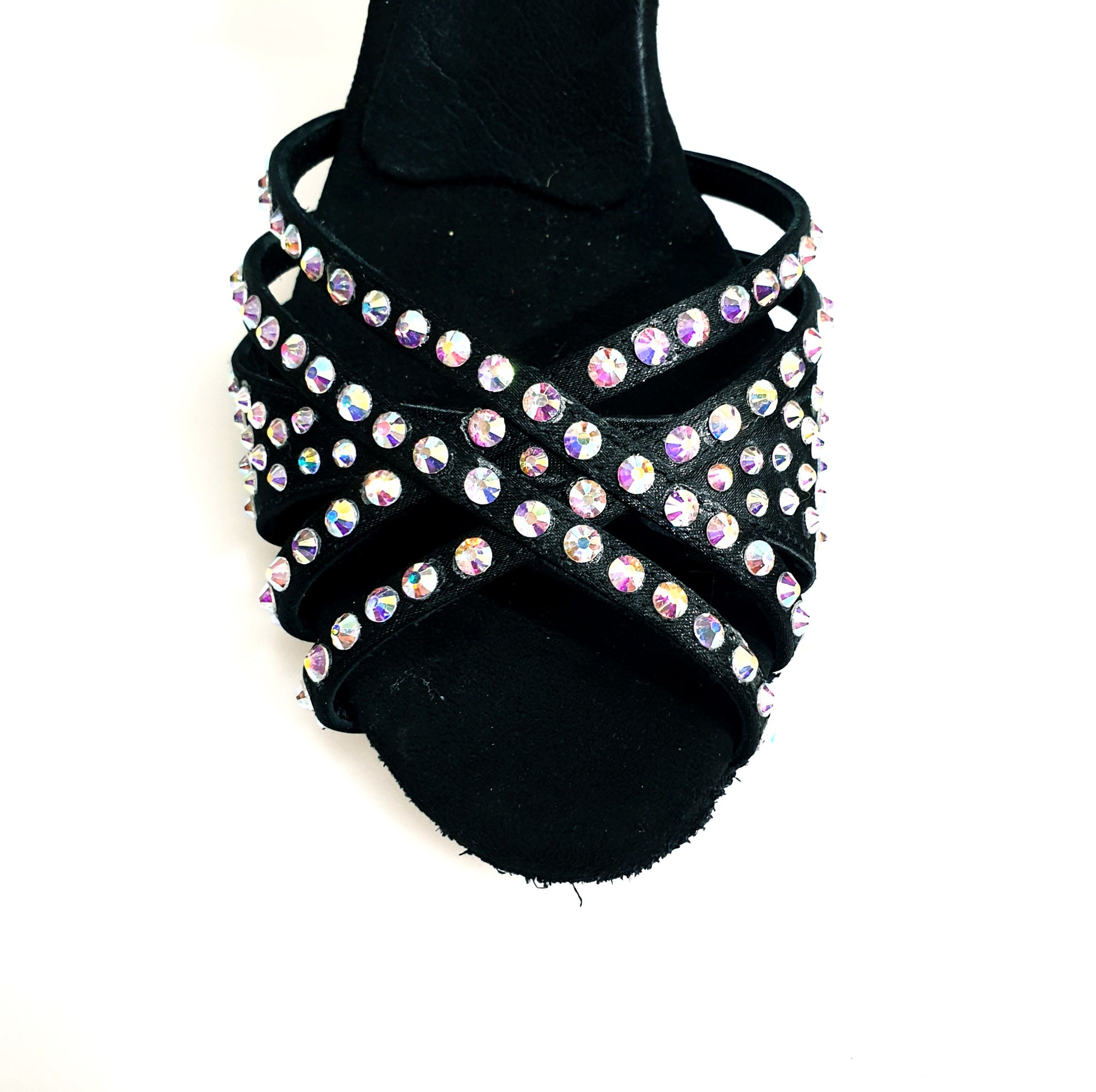 Scarpa da donna Wish Dance Shop Soledàd QB Plus in raso seta nero con cinturino incrociato alla caviglia e dettagli Swarovski Boreali