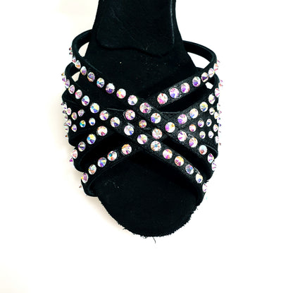 Scarpa da donna Wish Dance Shop Soledàd QB Plus in raso seta nero con cinturino incrociato alla caviglia e dettagli Swarovski Boreali
