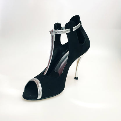 Scarpa in camoscio nero Jenny con dettagli glitter argento e cinturini, elegante e alla moda, per look raffinati.