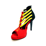 Load image into Gallery viewer, Lussuria (779PLT) - Scarpa da Donna in Camoscio Rosso/Giallo/Nero con Stemma Angolano Ricamato in Giallo con Tacco a Spillo Largo Smaltato Nero e Plateau
