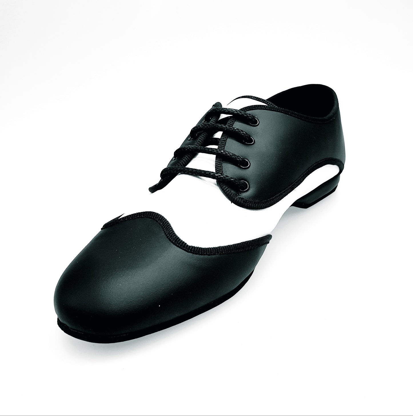 Scarpa jazz Billie LosAngeles in punta e sottolacci di pelle nera e bianca, con profilo cro nero, vista frontale.