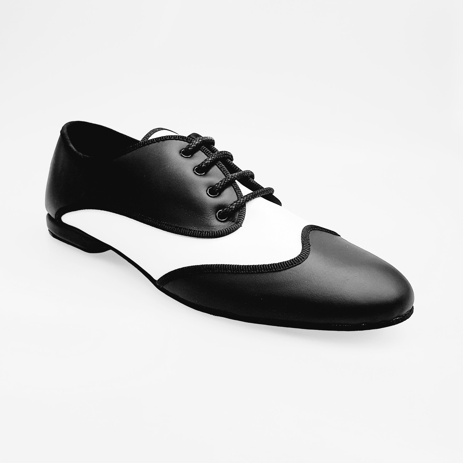 Scarpa jazz Billie LosAngeles in pelle nera e bianca, con punta e sottolacci, profilo cro nero, vista frontale.