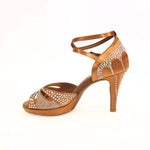Carica immagine nella Galleria, DELUXE Butterfly (LP2) - Scarpa da Ballo in Raso Seta Bronzo Tan con Swarovski Tacco Basso a Spillo Largo e Plateau Flex
