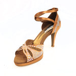 Carica immagine nella Galleria, DELUXE Butterfly (LP2) - Scarpa da Ballo in Raso Seta Bronzo Tan con Swarovski Tacco Basso a Spillo Largo e Plateau Flex
