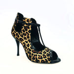 Carica immagine nella Galleria, Jenny (18/06) - Scarpa in seta Beige disegno Laserato Leopardo con dettagli e cinturini in Vernice Nera Tacco a Spillo Smaltato Nero
