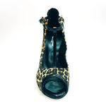 Carica immagine nella Galleria, Jenny (18/06) - Scarpa in seta Beige disegno Laserato Leopardo con dettagli e cinturini in Vernice Nera Tacco a Spillo Smaltato Nero
