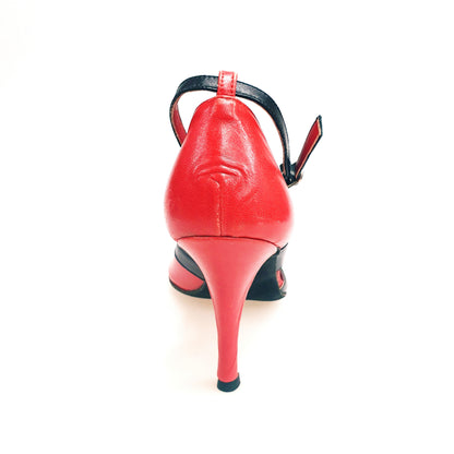 Scarpa da donna Malena 4400 di Outlet in pelle rossa e nera, elegante e alla moda, vista frontalmente.