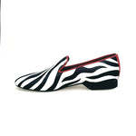 Load image into Gallery viewer, Sebras / Zebra (MS20) - Mocassino in Raso seta Zebrato Profilo Rosso Forma Lunga
