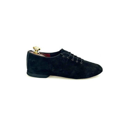 Scarpa Jazz Confort Jazz 04 in camoscio nero, elegante e comoda, ideale per ballo, con suola flessibile e design raffinato.