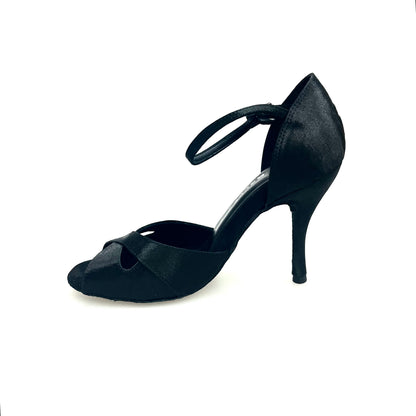 Scarpa da ballo Wishdance Ely QA in raso nero con cinturino singolo e tacco spillo, perfetta per danze eleganti.