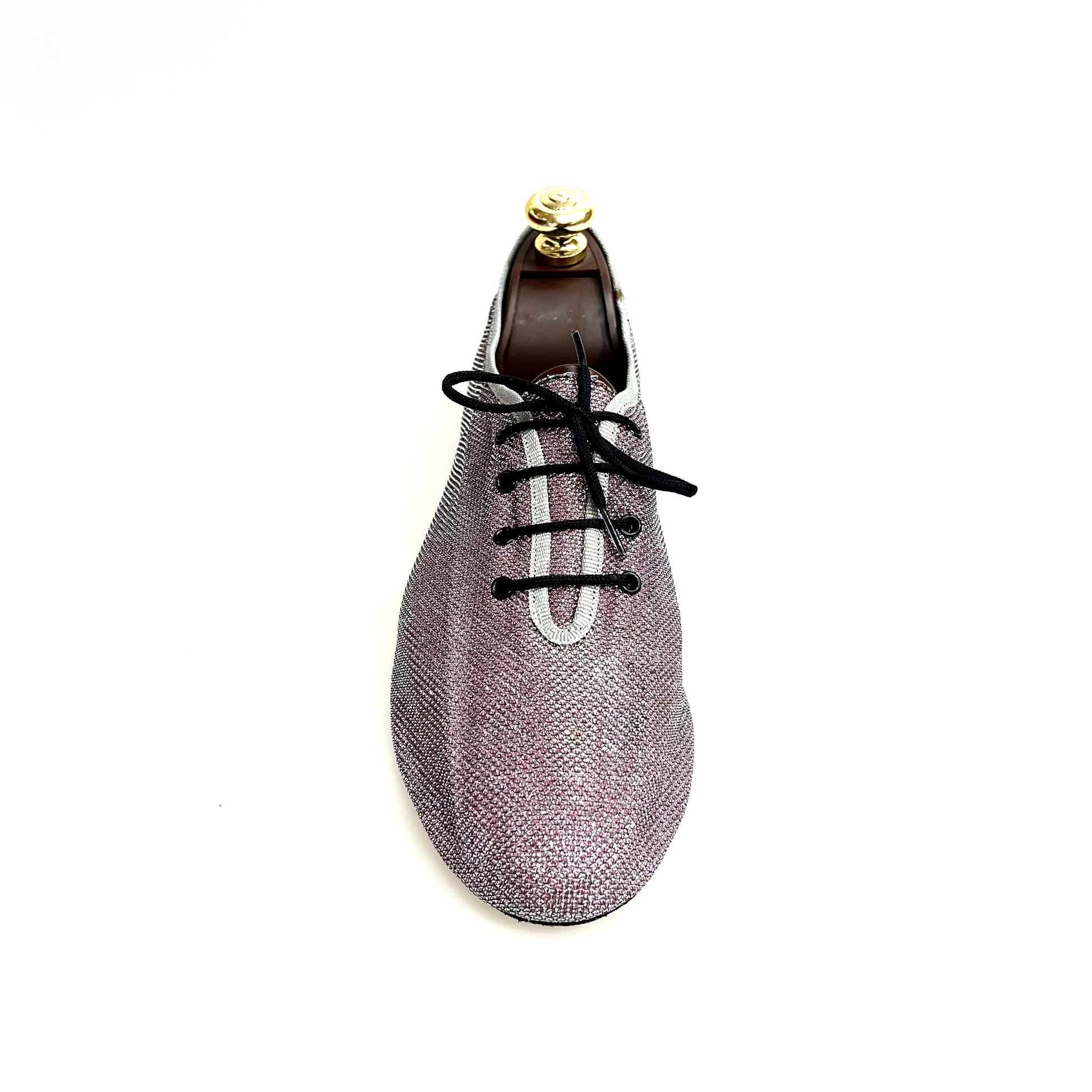 Scarpa Jazz 04 con design confortevole e colore lilla brillante, ideale per stile casual e comfort quotidiano.