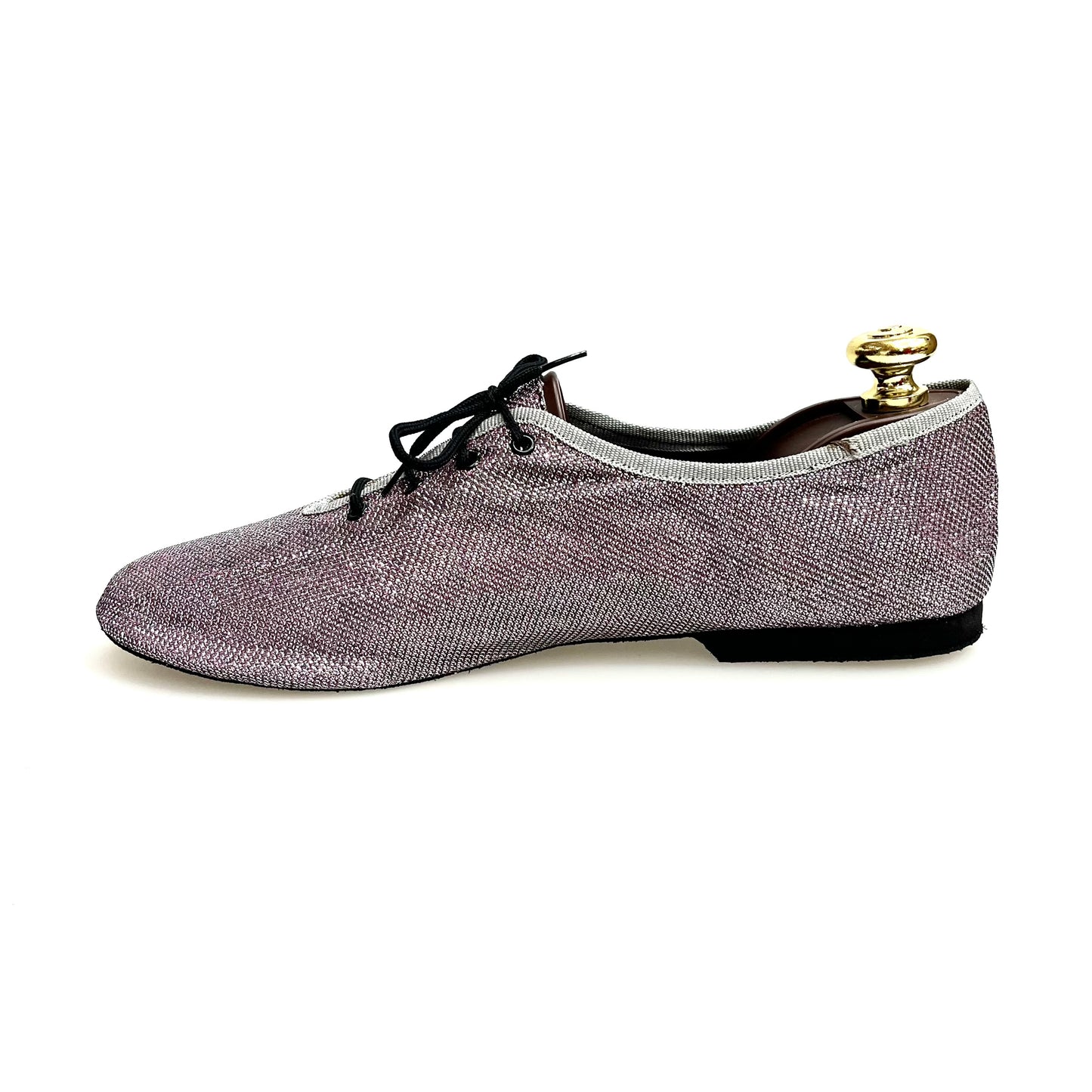 Scarpa Jazz 04 Outlet in brill lilla, modello jazz comfort con dettagli eleganti, ideale per stile casual e confortevole.