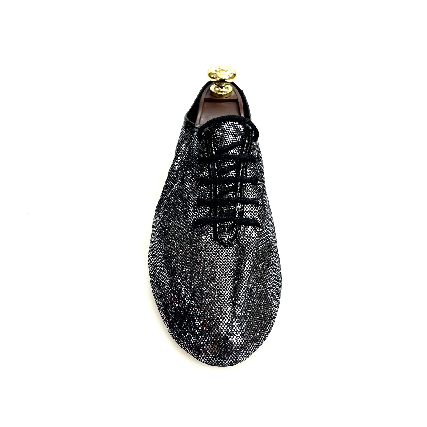 Scarpa Jazz 03 in Prisma Carbon di Wish Dance Shop, dettaglio del design in tessuto con suola flessibile e chiusura regolabile.