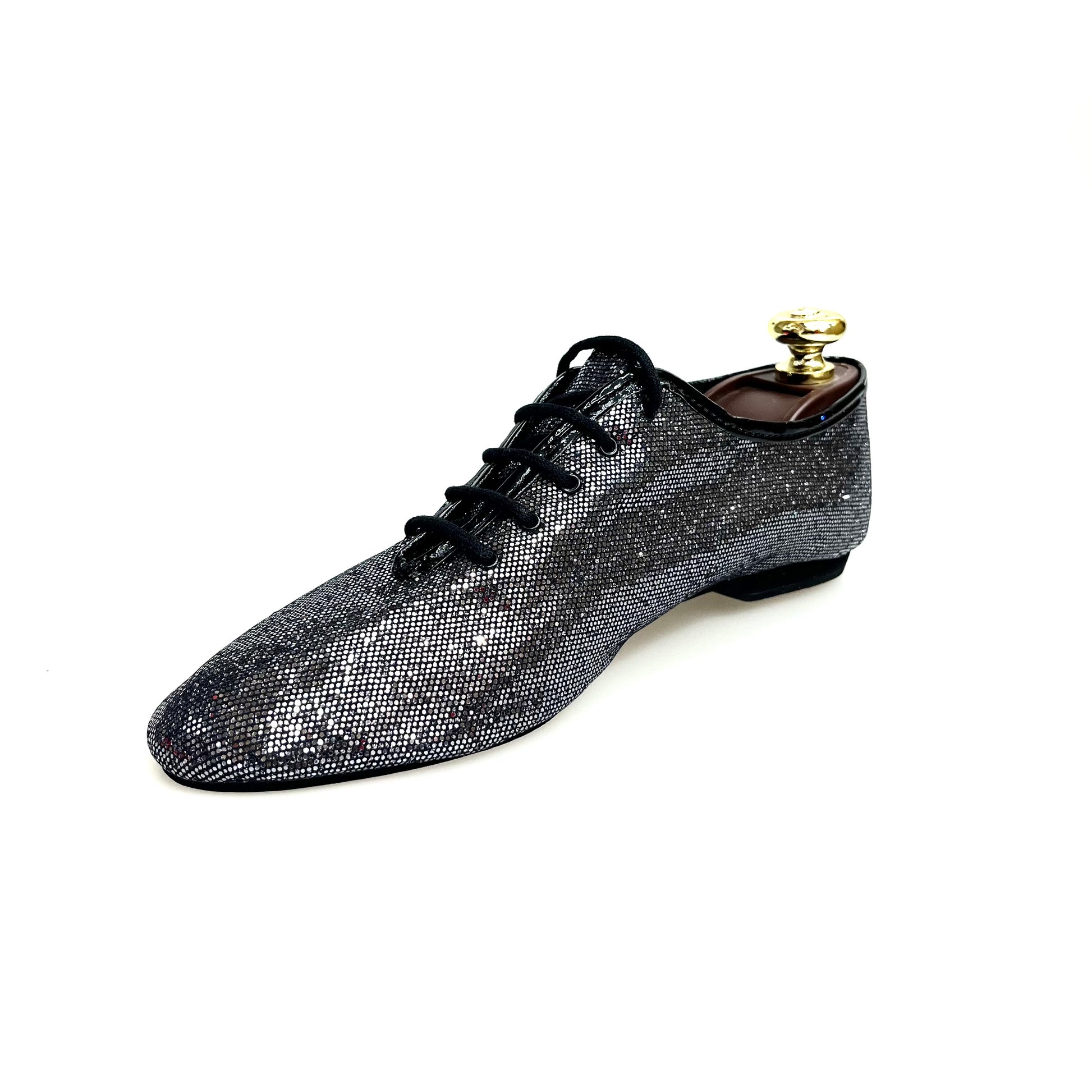 Scarpa Jazz 03 Wish Dance Shop in Prisma Carbon, con suola in gomma e design elegante, visibile in primo piano nell'immagine.