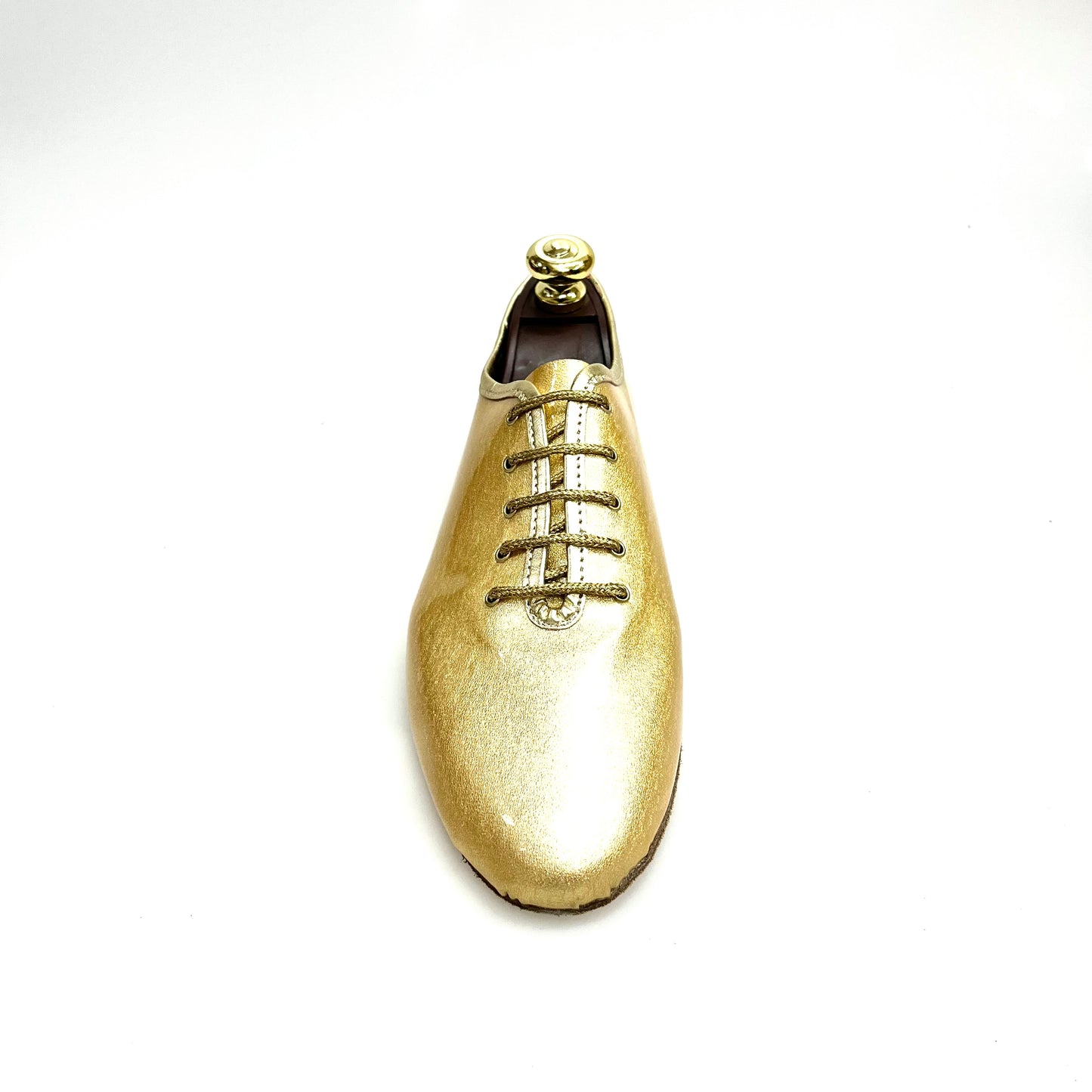Scarpe da allenamento in Vegas oro Outlet, dettaglio laterale con suola antiscivolo e design sportivo brillante