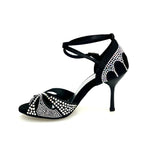 Load image into Gallery viewer, Deluxe Butterfly (L2) - Scarpa da Ballo in Raso Seta Nera con Swarovski Boreali e Tacco a Stiletto Squadrato Smaltato Nero
