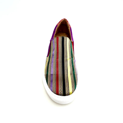 Mocassino super flex Rojas Slip Iris Flex in camoscio viola con tessuto a righe multicolore, suola in resina nera, design elegante e confortevole.