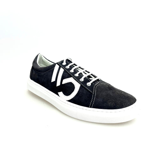 Sneaker urbane Albir Panther in camoscio nero con cuciture bianche, suola in resina di gomma bianca, design comodo e moderno