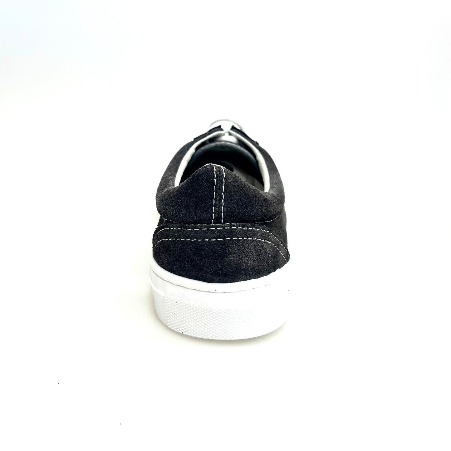 Sneaker urbane Wish Dance Shop ALBIR Panther in camoscio nero con cuciture bianche e suola in resina di gomma bianca, comoda e versatile.