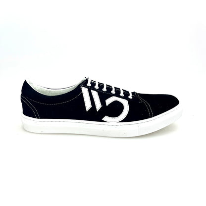 Sneaker urban Albir Absolute Wish Dance Shop con tomaia in tessuto nero, cuciture bianche e suola in resina gommata bianca