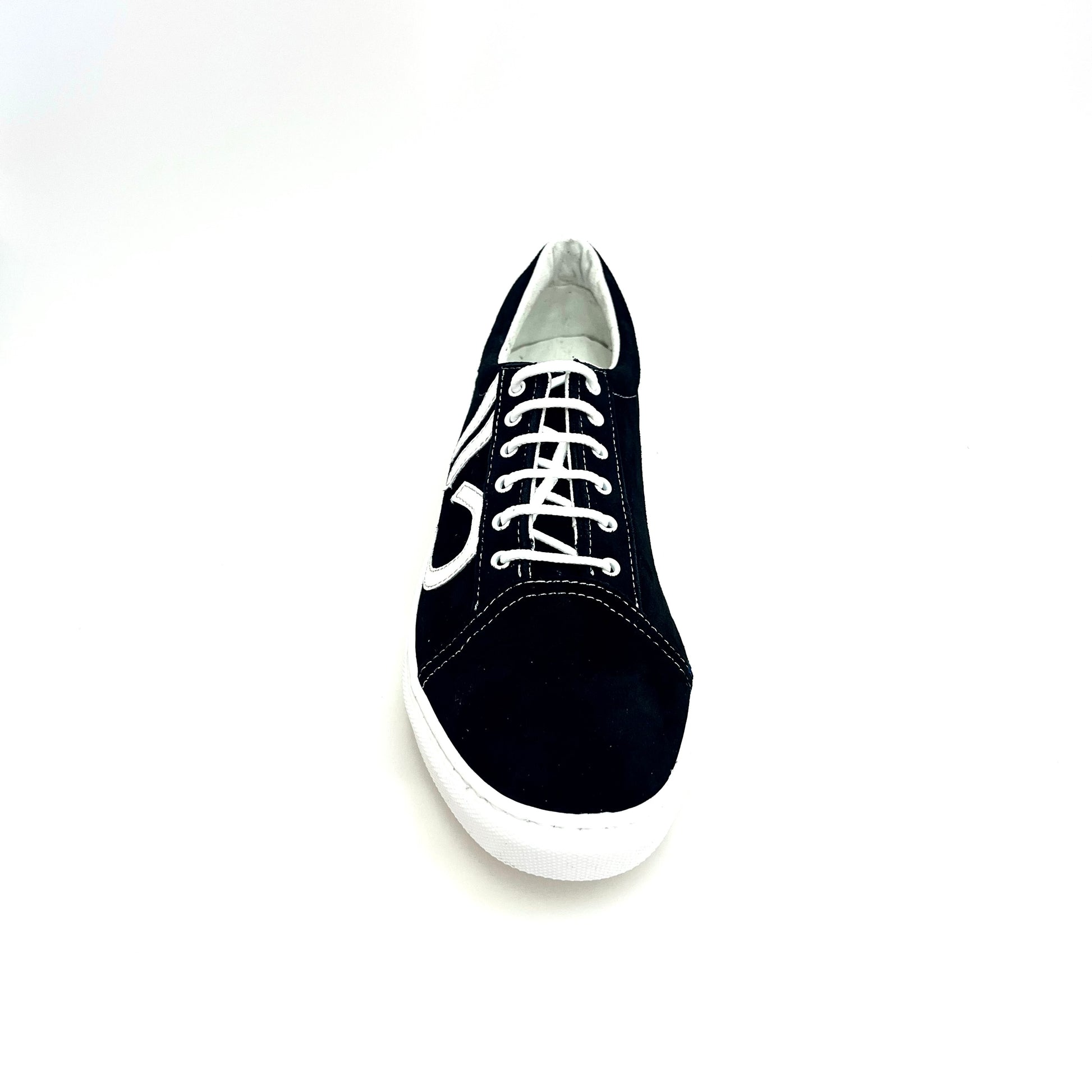 Sneaker urban chic Albir Absolute Wish Dance Shop con suola in resina, tessuto nero e cuciture bianche, design comodo e moderno.