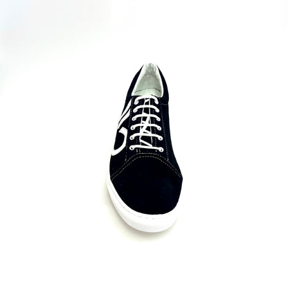 Sneaker urban chic Albir Absolute Wish Dance Shop con suola in resina, tessuto nero e cuciture bianche, design comodo e moderno.