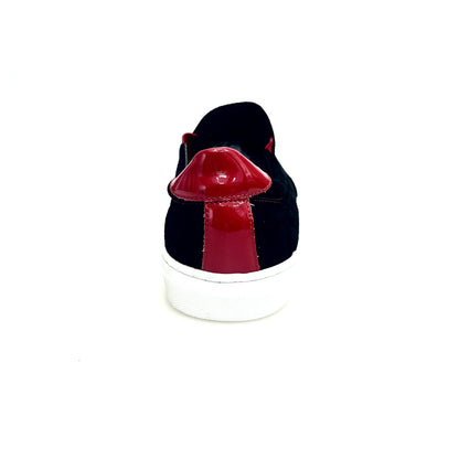 Mocassino nero Rojas Slip Bayang Flex in camoscio con suola in resina di gomma bianca, design super flessibile e confortevole