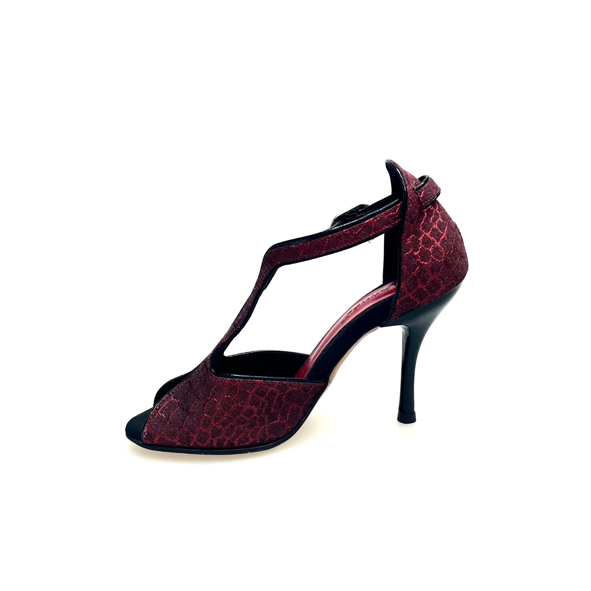 Scarpa da donna Fascino (401) in Sunset Rosso con profili neri, tacco a spillo smaltato nero, dettagli eleganti e raffinati