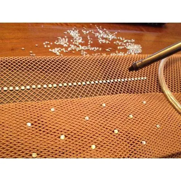 Collant professionali in rete Swarovski con cristalli, dettagli modellanti e attacco occhiello, design elegante e raffinato.