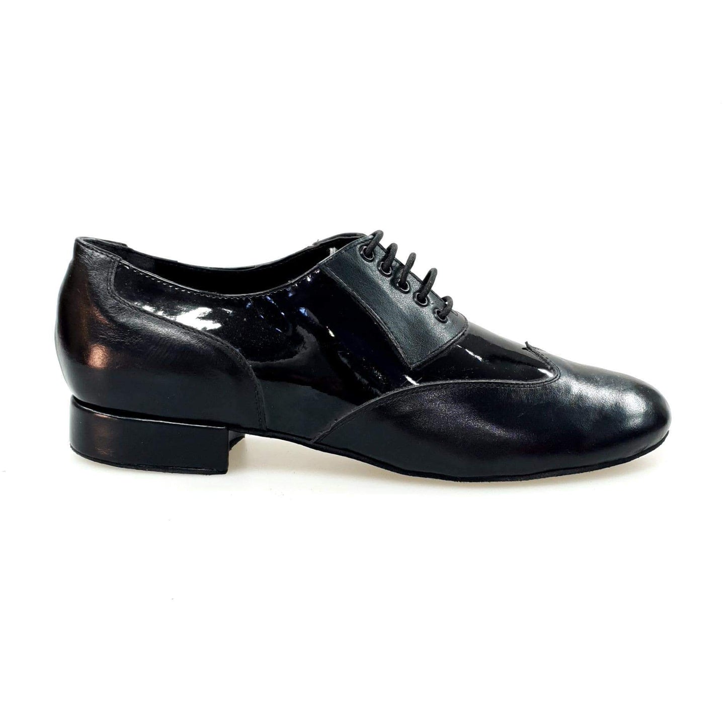 Scarpe stringate a coda di rondine Wish Dance Shop modello Oxford in pelle e vernice nera, eleganti e sofisticate.