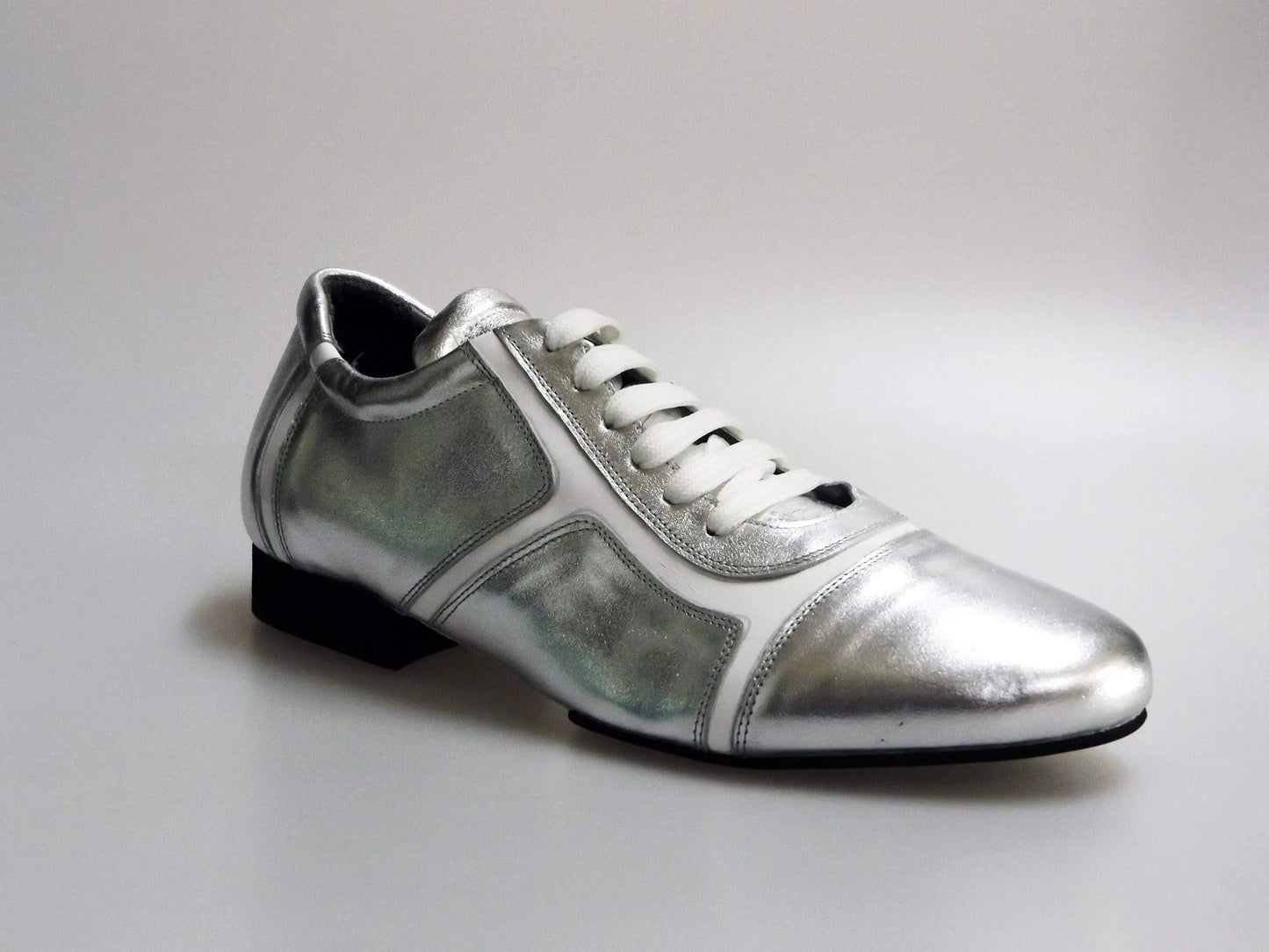 Sneaker Antony 115 da uomo in pelle argento con inserti in vernice bianca, scarpa casual di Wish Dance Shop