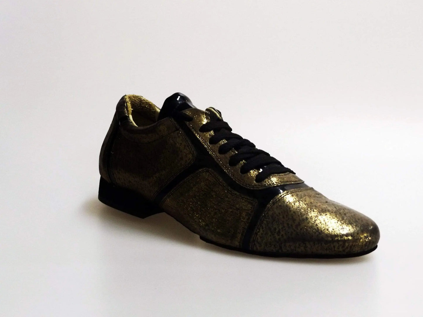 Scarpa stringata Outlet in pelle velour bronzo con inserti in vernice nera, stile elegante e moderno.