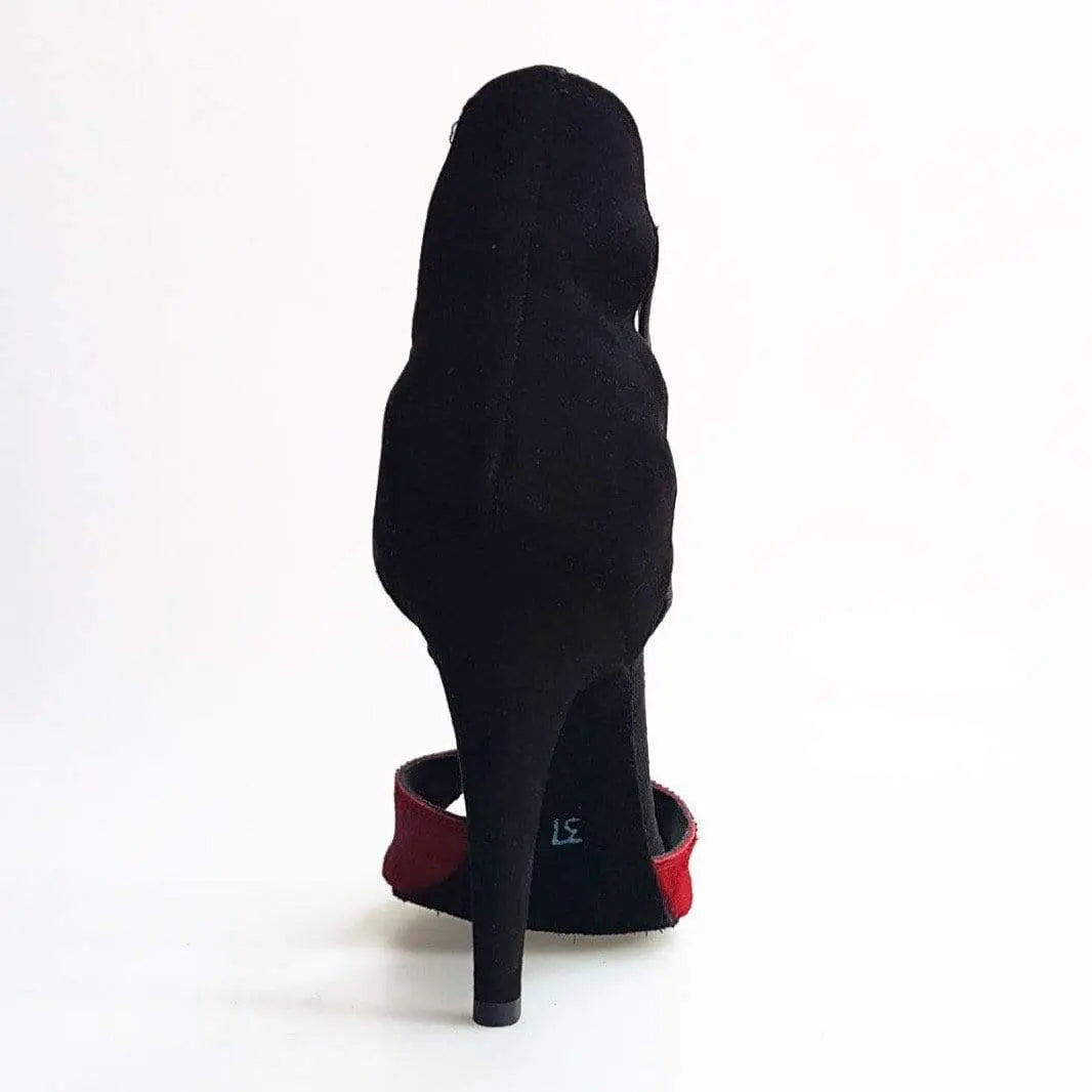 Scarpa donna Lilith (460) Wish Dance Shop, sandalo in cavallino rosso con tacco in camoscio nero e tacco a spillo lungo.