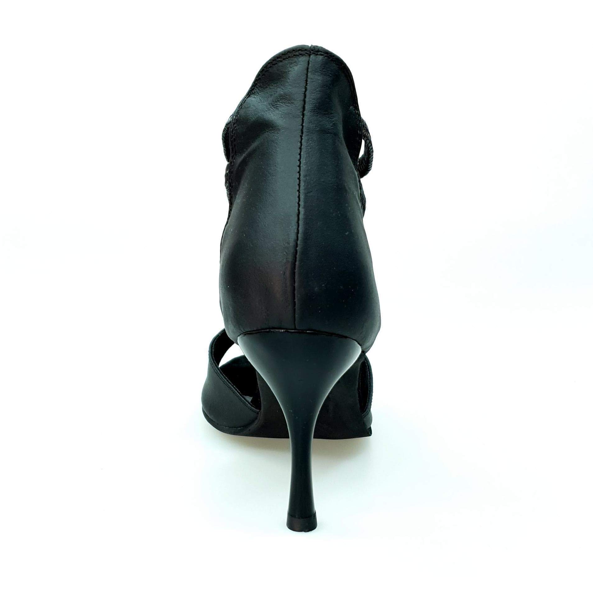 Scarpa Panther Black Wish Dance Shop in pelle nera con elastici neri e tacco a stiletto smaltato nero.