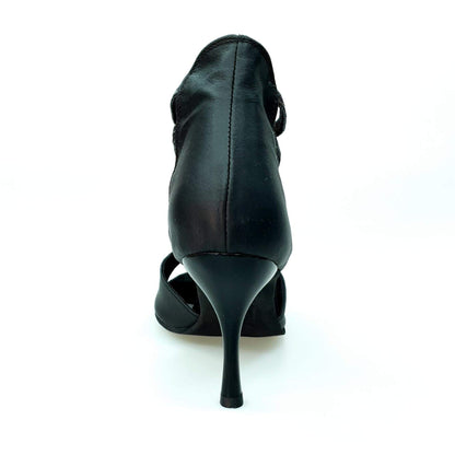Scarpa Panther Black Wish Dance Shop in pelle nera con elastici neri e tacco a stiletto smaltato nero.