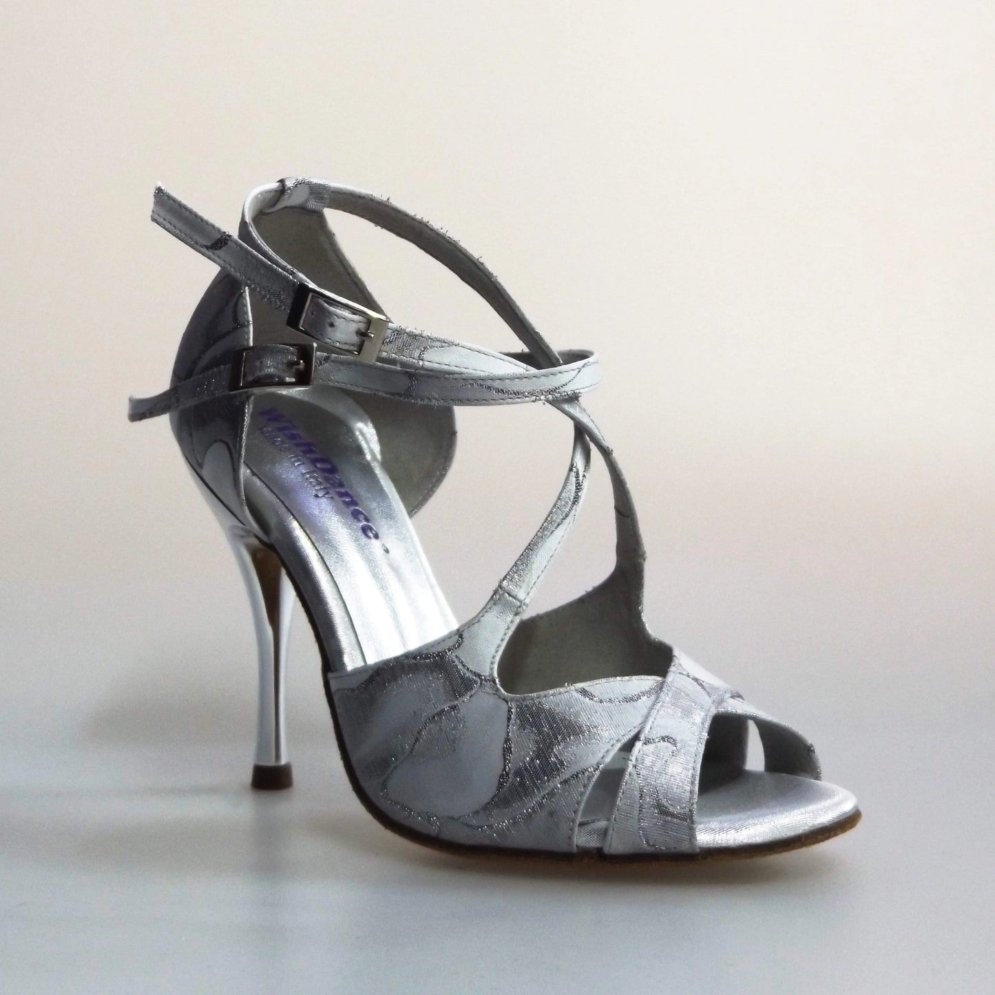 Scarpa Brenda White Cloud Wish Dance Shop con cinturino alla caviglia e dettagli laminati argento, in Robin Argento e bianco.