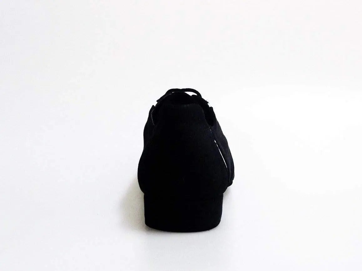 Sneaker Manuel (820) in camoscio nero con inserti bianchi, stile casual e moderno, marca Wish Dance Shop.