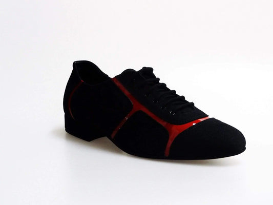 Sneaker Manuel (820) in camoscio nero con inserti in vernice rossa, dettagli eleganti e stile sportivo di Wish Dance Shop