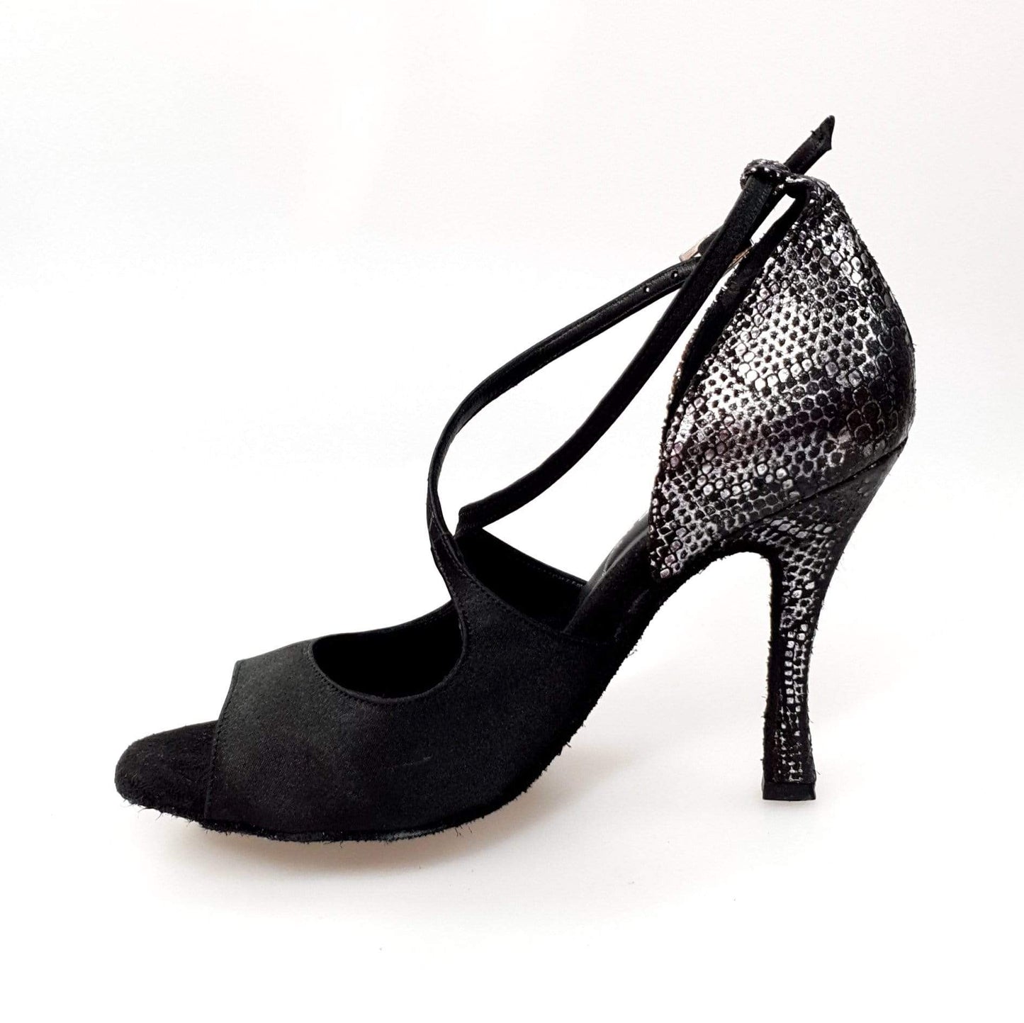Sandalo donna Adriana Wish Dance Shop in raso nero con tacco e tallone in camoscio pitone silver, fodera in vera pelle.
