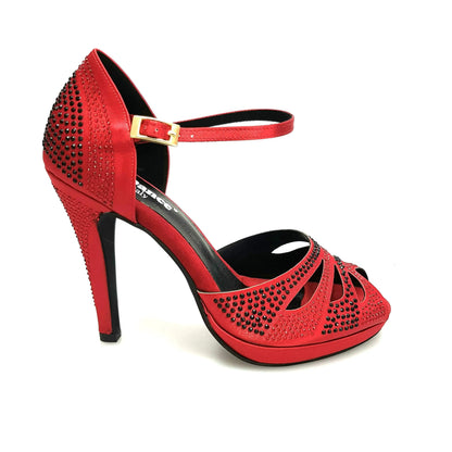 Scarpa da ballo Alexa Wish Dance Shop in raso rosso con Swarovski neri e rossi, tacco alto a spillo largo e plateau flex.