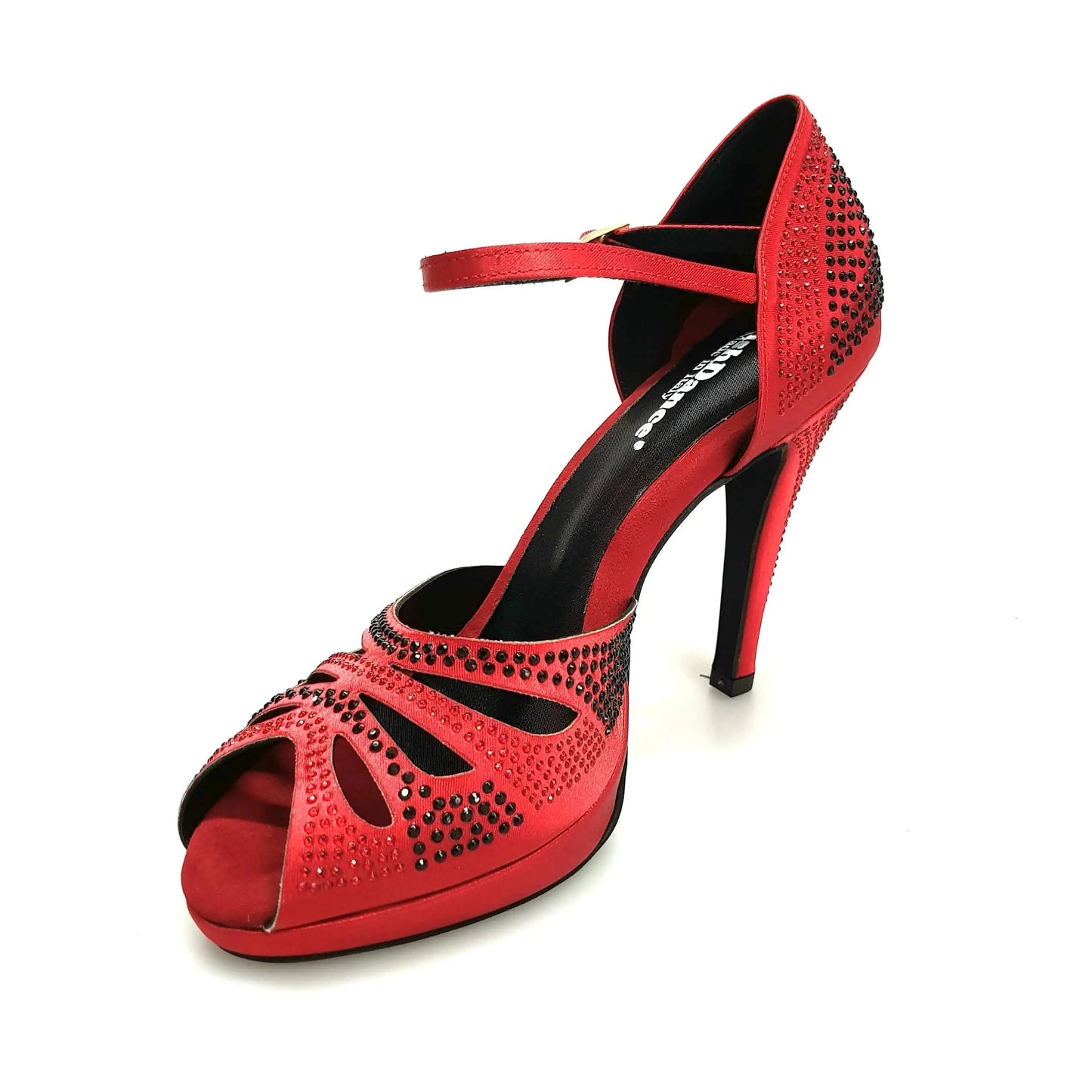 Scarpa da ballo Alexa Wish Dance Shop in raso rosso con Swarovski neri e rossi, tacco alto a spillo largo e plateau flex.