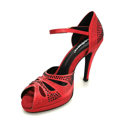Scarpa da ballo Alexa Wish Dance Shop in raso rosso con Swarovski neri e rossi, tacco alto a spillo largo e plateau flex.