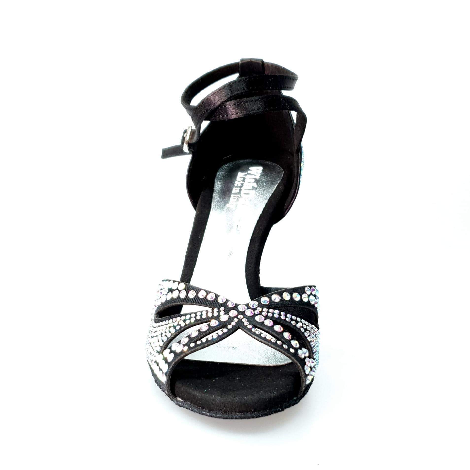 Scarpa da ballo in raso seta nera Wish Dance Shop con Swarovski e tacco a rocchetto, design elegante e raffinato.