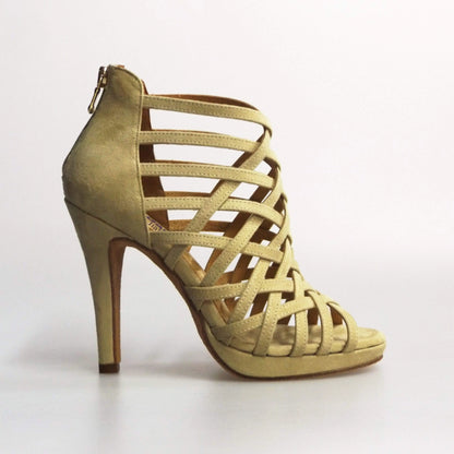 Scarpa da donna Intrigo (780) in camoscio beige con tacco a spillo e plateau, marca Wish Dance Shop.