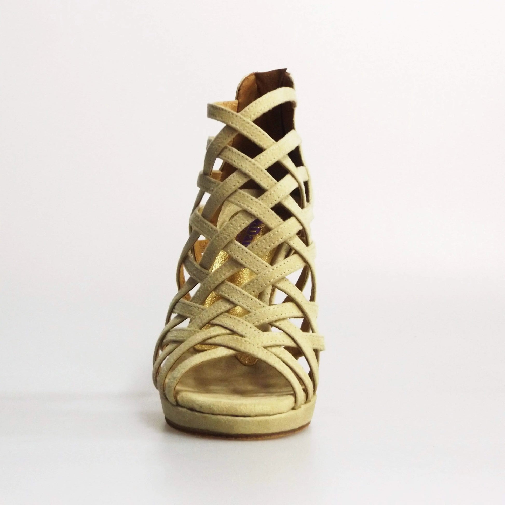 Scarpa da donna Intrigo (780) in camoscio beige con tacco a spillo e plateau, marca Wish Dance Shop, vista laterale