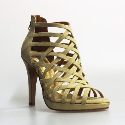 Scarpa da donna Intrigo (780) in camoscio beige con tacco a spillo e plateau, marca Wish Dance Shop.